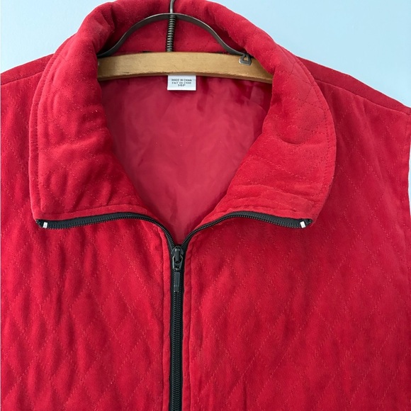 Alia Petites Women’s 14P Red Quilted Vest with Black Zipper - Picture 2 of 6